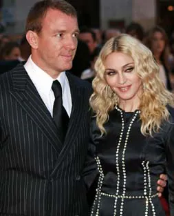 Guy Ritchie rechaza los 24 millones de euros que le ofrece Madonna por el divorcio 