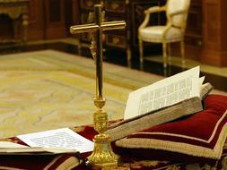 Los juristas afirman que los crucifijos «no vulneran la laicidad del Estado»