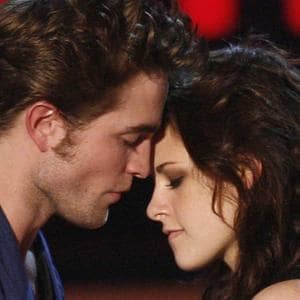 Robert Pattinson hizo de vampiro para conocer a Kristen Stewart
