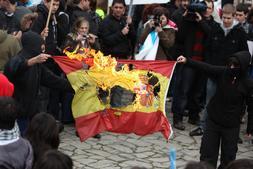 El PSOE gallego secunda un acto donde se quemó la bandera
