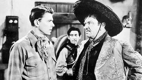 Reagan (derecha), en una escena de «El último destacamento» (1951)
