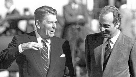 Reagan y Su Majestad el Rey en los Jardines de El Pardo, en 1985