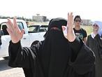 Una mujer protesta en el paso fronterizo entre Siria y Jordania