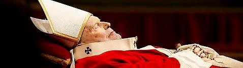 Sacan el féretro de Juan Pablo II para la beatificación 