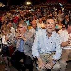 Una «marea popular» queda fuera del Kraus al desbordarse un mítin de Rajoy