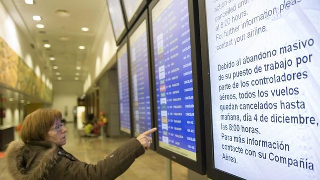 Documentos internos de AENA reconocen falta de controladores en los aeropuertos