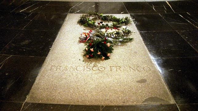 La familia de Franco niega contactos con el Gobierno para exhumar los restos del Valle de los Caídos