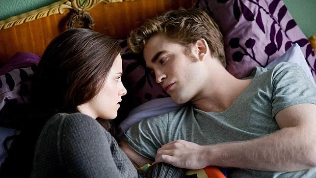 El revolcón de Robert Pattinson y Kristen Stewart en «Amanecer»