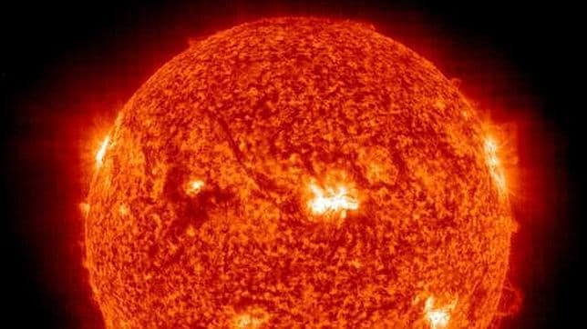 Una gigantesca llamarada solar amenaza el campo magnético de la Tierra