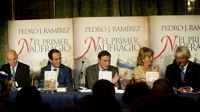 Pedro J. Ramírez viaja de la sangre a la furia en «El primer naufragio»