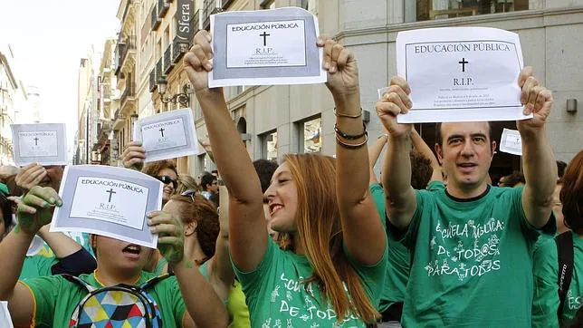 Aguirre descubre el negocio de IU con las «camisetas verdes»