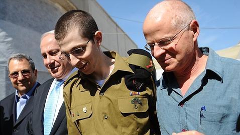 Guilad Shalit, con su padre