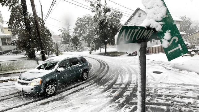 Mueren tres personas y 2,3 millones más se quedan sin luz por una fuerte nevada en EE.UU.