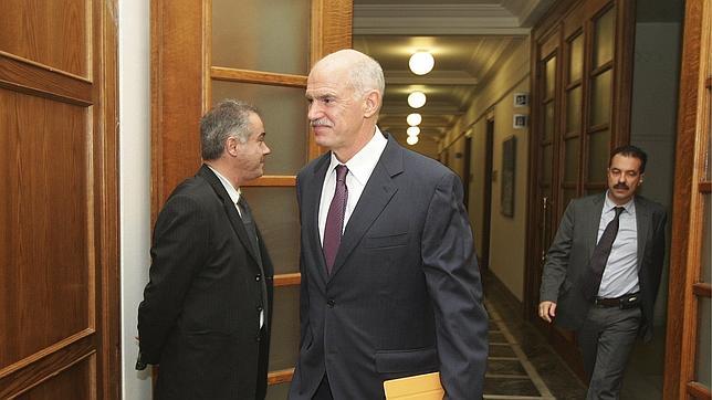 Papandreu asegura que la UE conocía su intención de consultar a los griegos