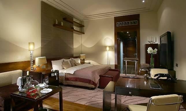 González-Sinde cambia su hotel en Moscú por una suite de lujo