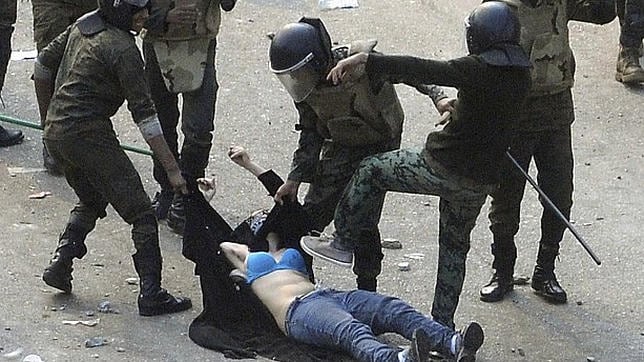 La «mujer de Tahrir» se resiste a revelar su identidad