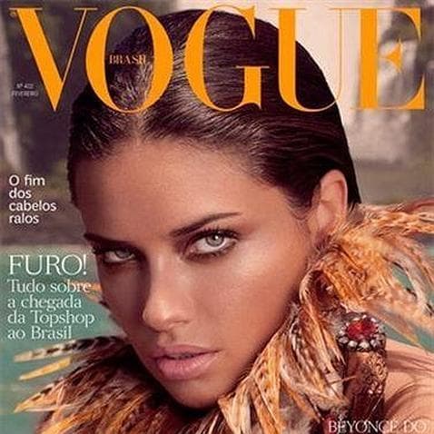 Adriana Lima muy salvaje en la portada de Vogue Brasil