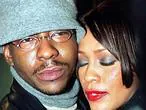 Foto de archivo tomada en 1999 de Whitney Houston y de su marido dBobby Brown en Alemania