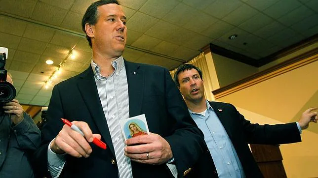 Santorum recurre a la religión para superar a Romney