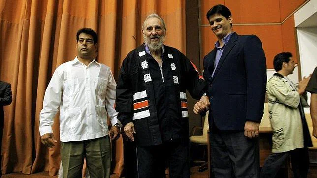 Un desmejorado Fidel Castro se reúne con supervivientes de Hiroshima y Nagasaki