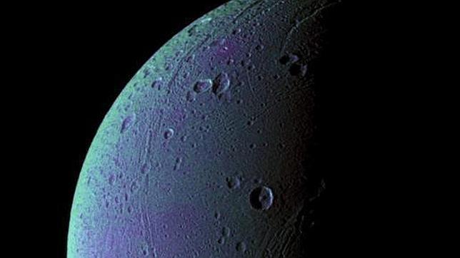 La Cassini detecta aire fresco en una luna de Saturno