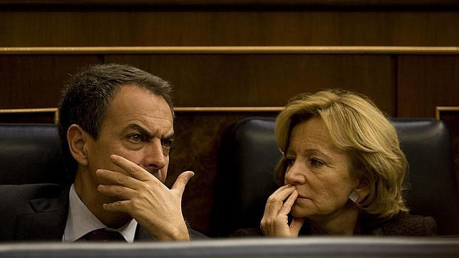 Rodrguez Zapatero, junto a Elena Salgado, en el Congreso, en una imagen de archivo