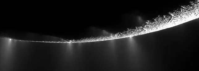 ¿Llueven microbios sobre Encélado?