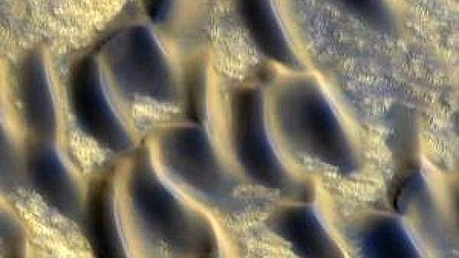 Descubren desiertos de cristal en Marte