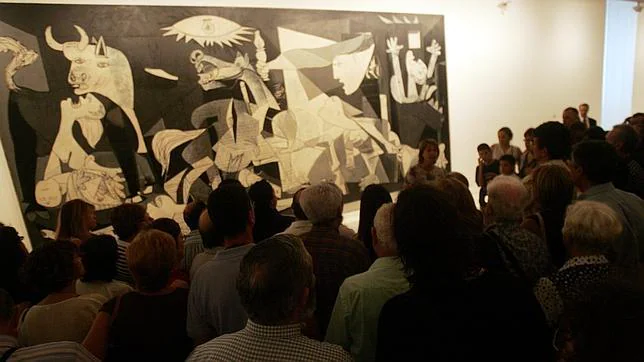 Todos quieren ver el «Guernica», la joya de la corona del Reina Sofía. ABC