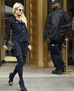 Paris Hilton derrocha glamour hasta en los juzgados