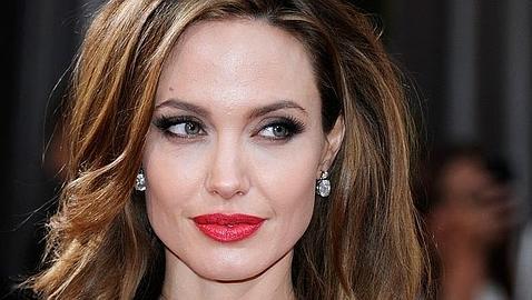 Angelina Jolie pide a George Clooney que no haga bromas durante su boda