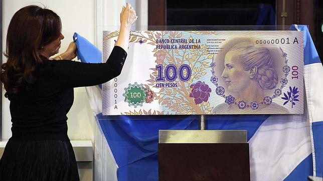 Argentina presenta un nuevo billete de cien pesos con la imagen de Eva Perón