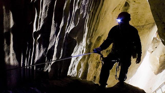 Descubierta una segunda sima de ms tamao en la Cueva del ngel
