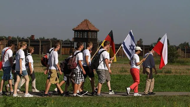 Nietos de nazis marchan desde Auschwitz para pedir perdón por los crímenes de sus abuelos