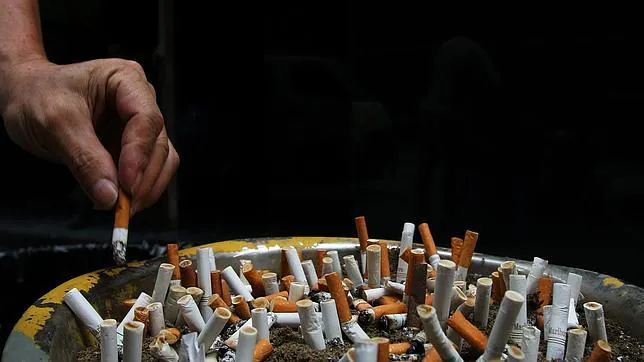 La subida de precio del tabaco disuade más que las imágenes en las cajetillas