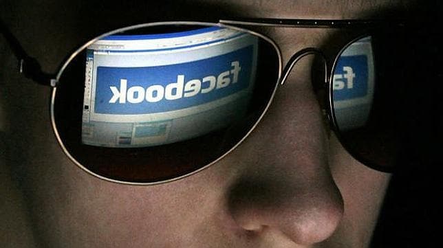 Cómo te espía Facebook en internet