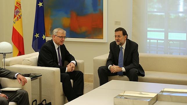 Rehn pide al Gobierno de Rajoy continuar con la reforma de las pensiones
