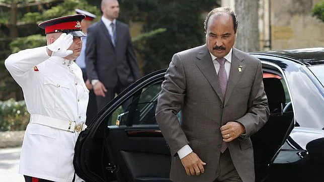 Una bala atravesó el cuerpo del presidente mauritano desde la espalda al abdomen
