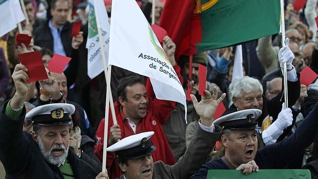Militares portugueses se manifiestan contra los recortes presupuestarios