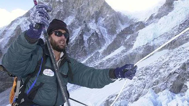 Weihenmayer a escalar uma montanha coberta de neve
