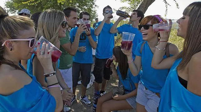 Más de la mitad de las universitarias bebe para emborracharse en tiempo récord