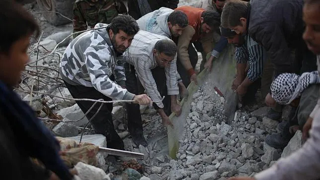 Los rebeldes sirios denuncian una masacre con 220 muertos en Homs