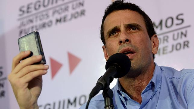 Capriles llama a los líderes de la región a no acudir a la hipotética investidura de Chávez