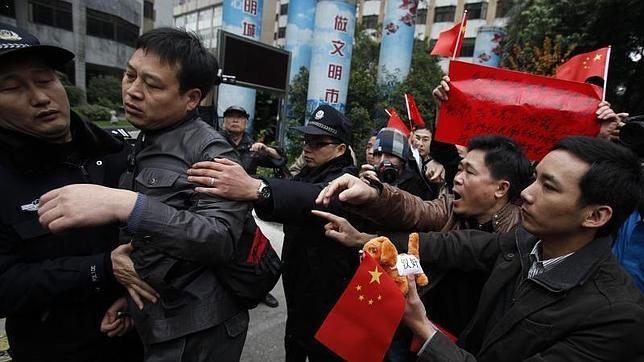 El medio chino en huelga acepta volver al trabajo a cambio de la dimisión del jefe de Propaganda