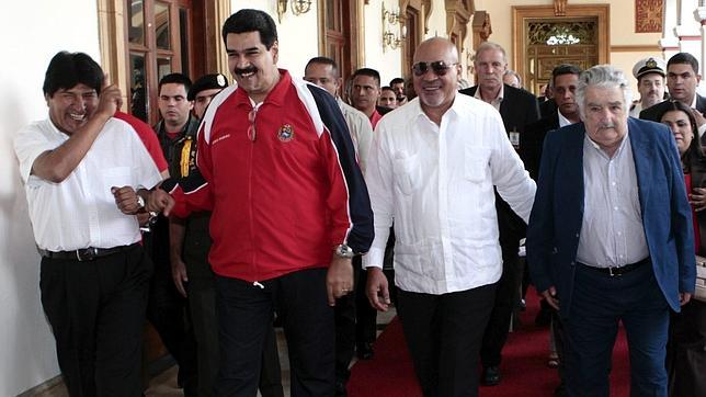 Chávez inicia su cuarto mandato desde 1999 sin tomar posesión por su enfermedad
