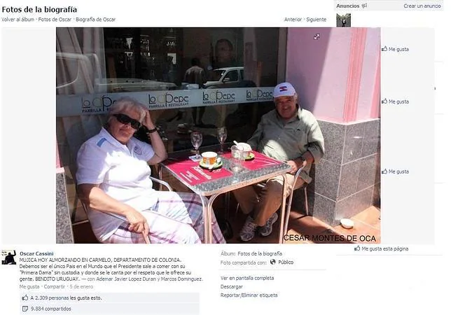 El presidente Mujica en Facebook, con zapatillas y tomando café en una terraza