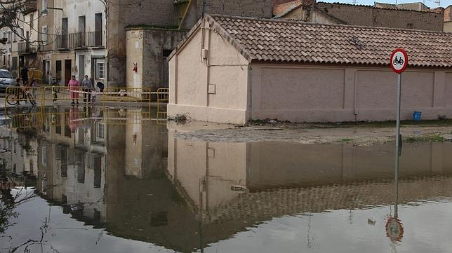 Las aguas del Ebro entran ya en un pueblo de Zaragoza