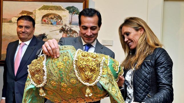 Cristina Sánchez dona el vestido de su confirmación al Museo de Las Ventas