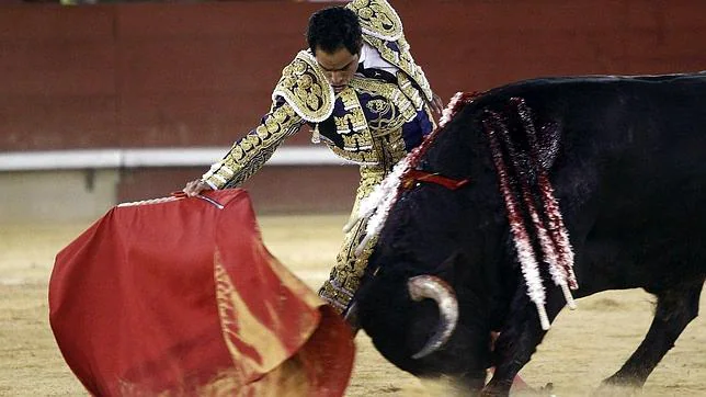 Bolívar hace una gran faena a un toro de Cuadri en Castellón