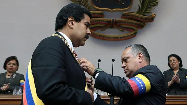 Kirchner llevó a Caracas el testamento de Chávez que nombraba a Maduro